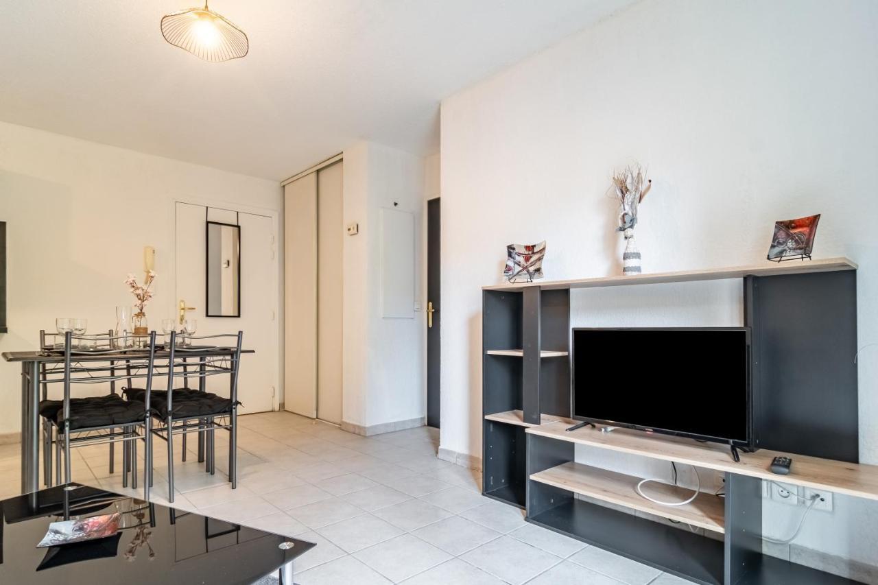 Le Laury Apartment Le Luc Exterior photo