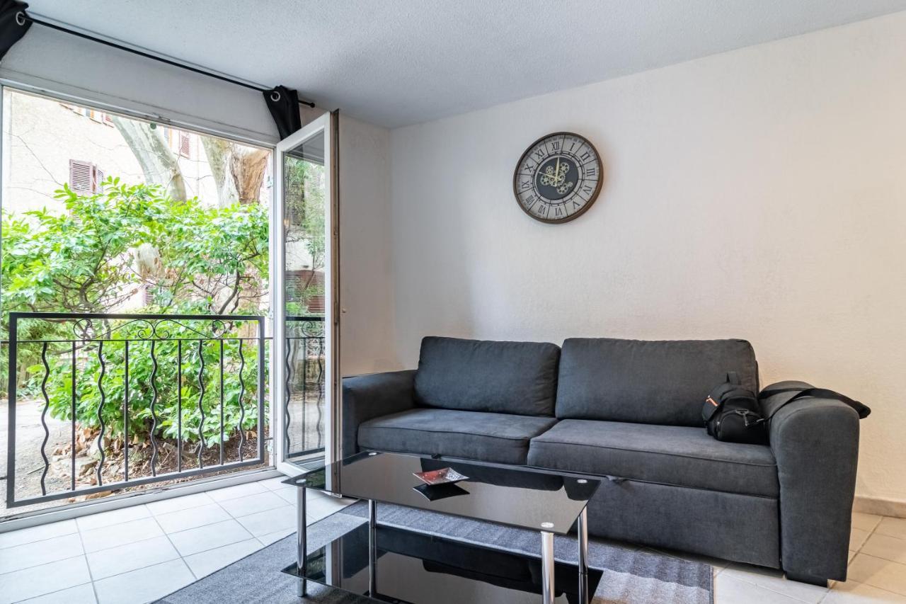 Le Laury Apartment Le Luc Exterior photo