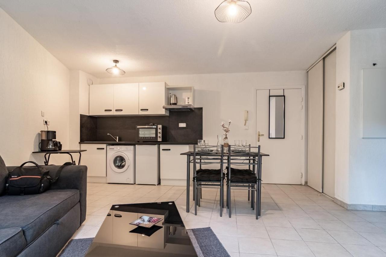 Le Laury Apartment Le Luc Exterior photo