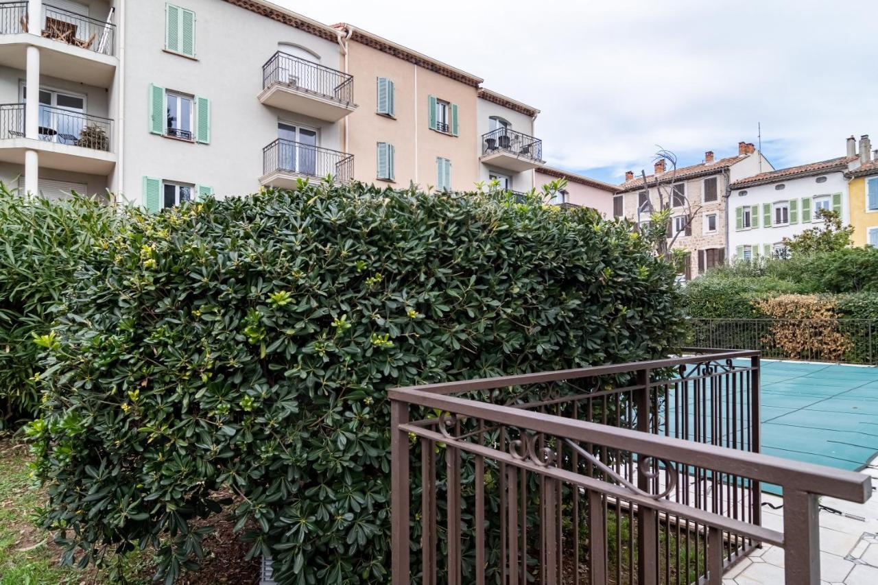 Le Laury Apartment Le Luc Exterior photo